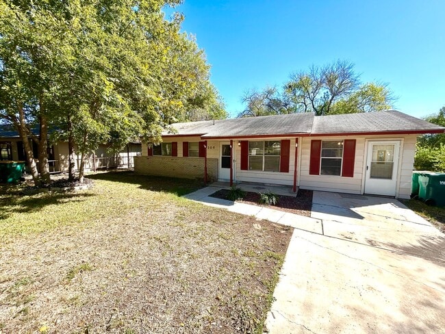 Building Photo - Cozy & Convenient – 3 Bedroom Home Near Shopping & Highways!