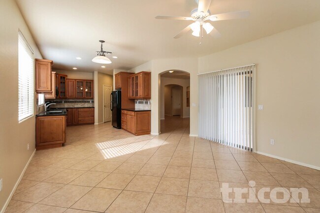 Foto del edificio - 4325 N 125th Ave