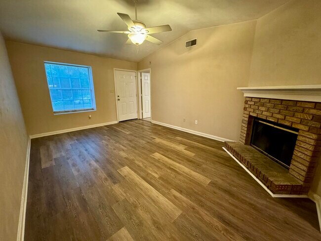 Building Photo - 2910 Richview Park Cir W