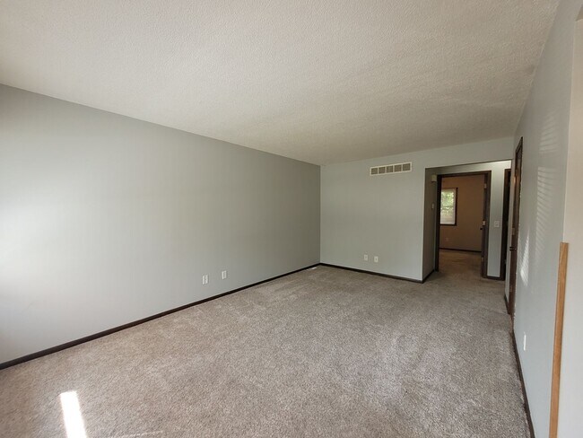 Foto del edificio - 4422-4424 Independence Drive