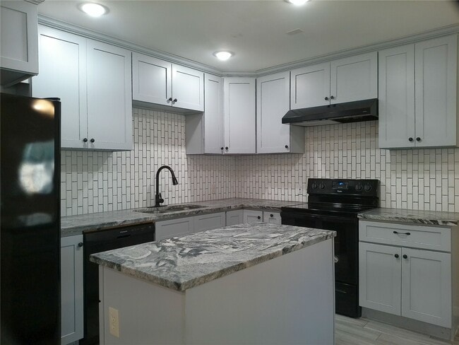 Foto del edificio - 22262 Adams St