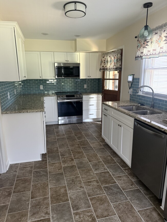 Building Photo - 8595 Benbow-Merrill Rd