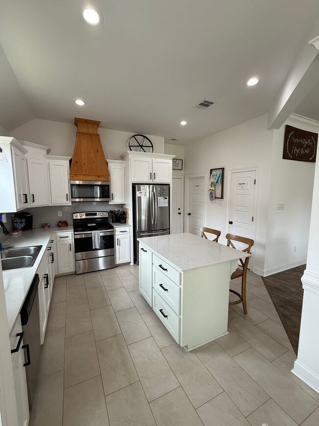 Building Photo - Home for Lease in Walker