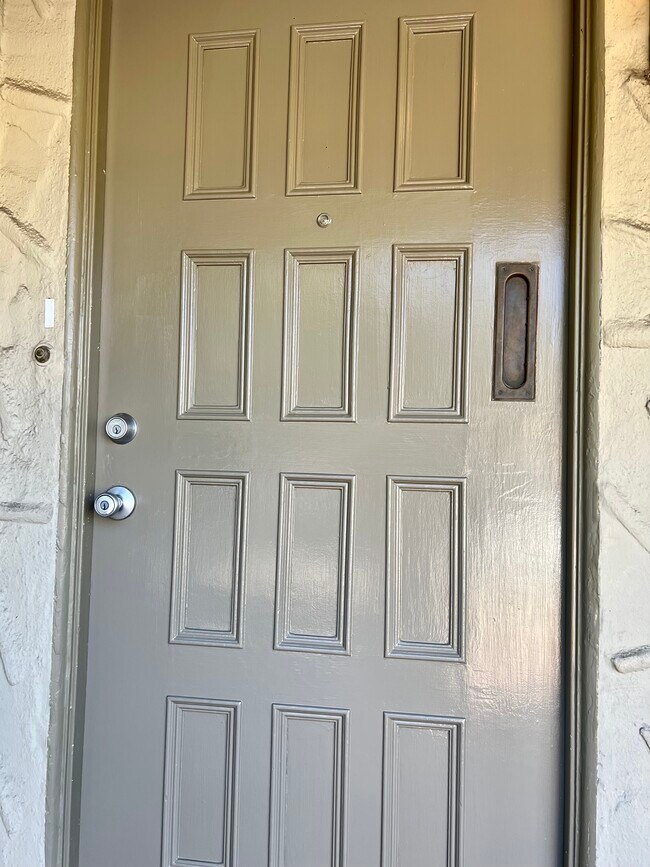 Building Photo - 501 Hill Dr