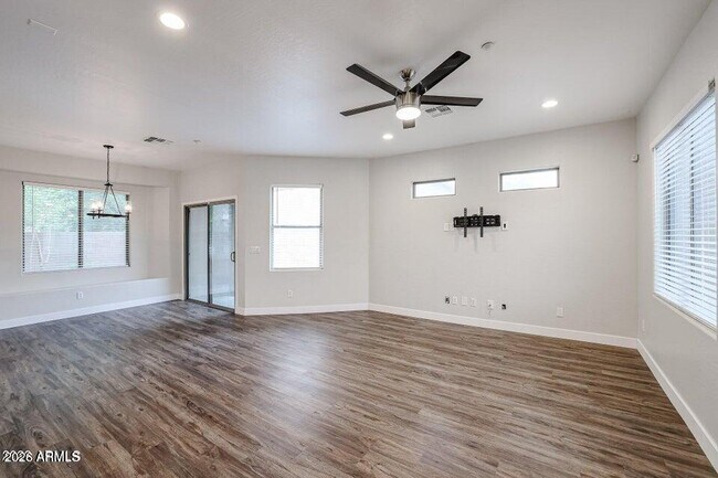 Foto del edificio - 15881 N 74th Ave