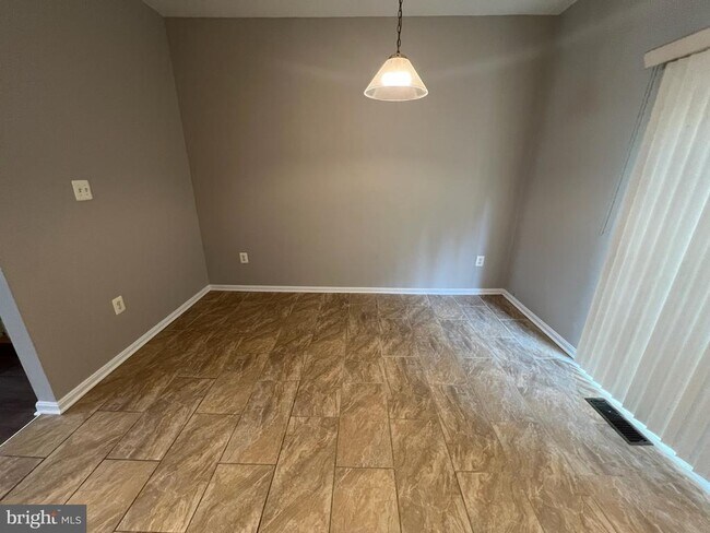 Building Photo - 18023 Calabar Dr
