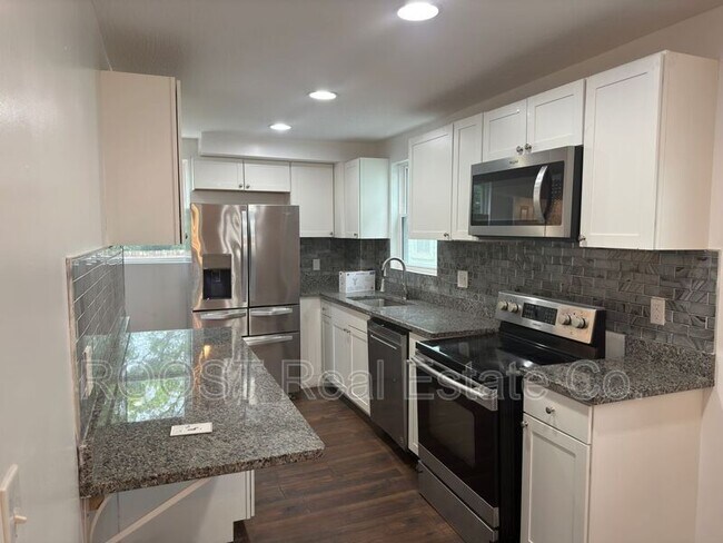 Foto del edificio - 724 Seymour Ave