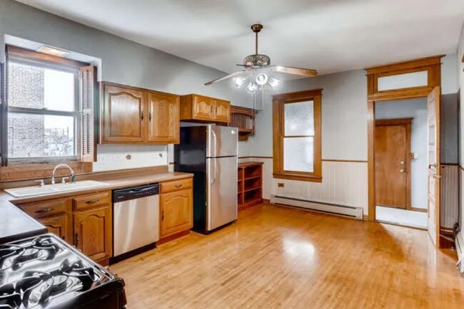 Foto del edificio - 2749 N Ashland Ave