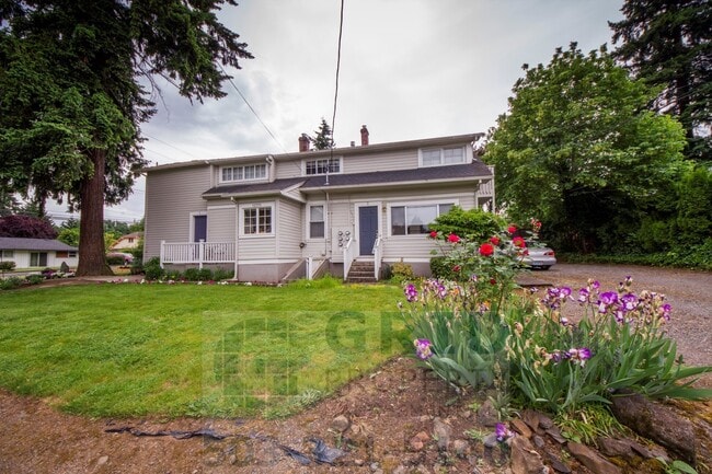 Two Bedroom Apartment Available in Milwaukie! - Two Bedroom Apartment Available in Milwaukie!
