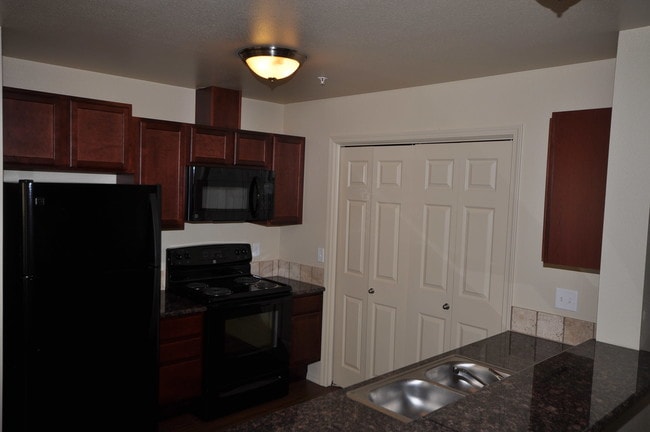 Building Photo - 11106 W Brassy Cove Loop