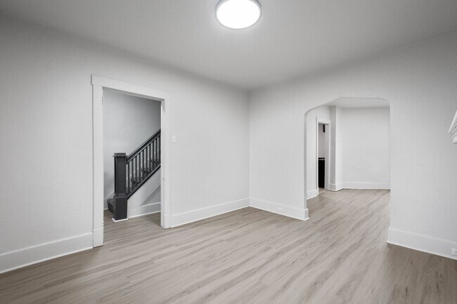 Foto del edificio - Stunning 4 Bedroom home in Carrick available May 15!