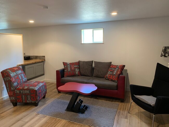 Foto del edificio - 6915 Yates St