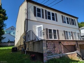 Building Photo - 15 Newton Pl