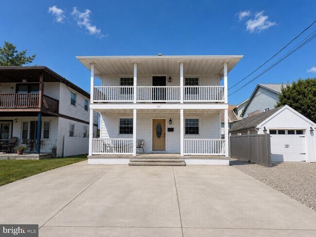Building Photo - 141 5th St S
