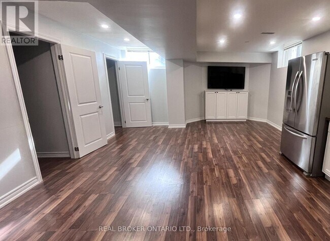 Building Photo - 15 Birchpark Dr