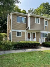 Building Photo - 6 Rose Ln