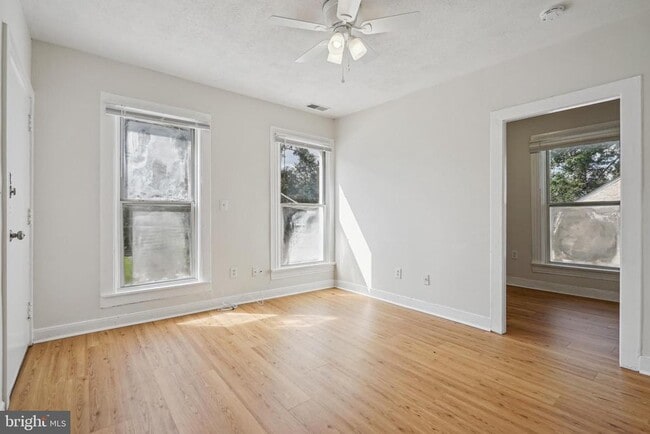 Building Photo - 7405 Columbia Ave