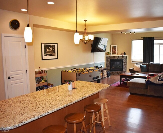 Building Photo - 2 br, 2.5 bath Condo - Cook Inlet Townhomes