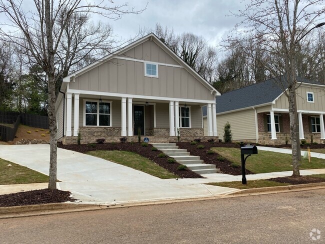 Building Photo - 325 Edgewater Dr