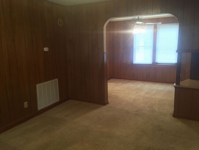 Foto del edificio - Cute 2 bedroom home for only $895 in conve...