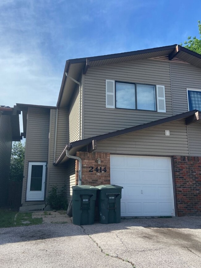 Building Photo - 2414 Nogales Way