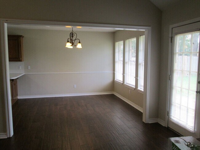 Building Photo - 3 bedroom 2 bath home in Tyler! Coming soon!