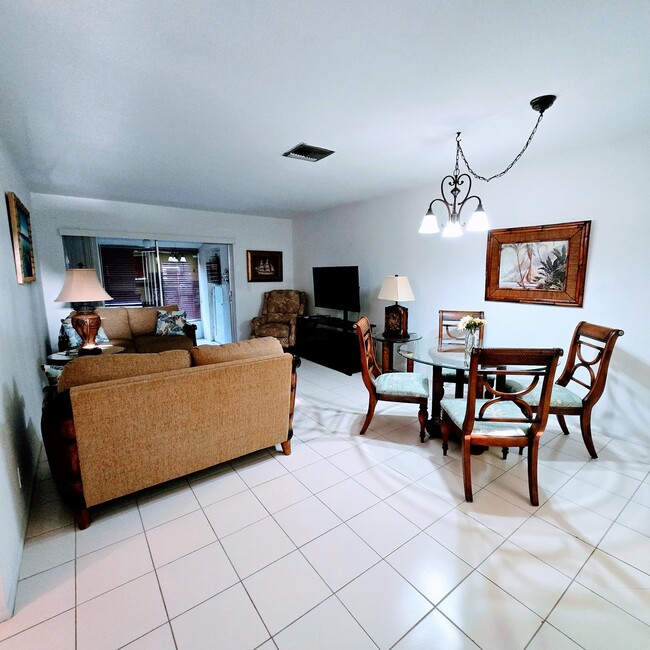 Foto del edificio - 2930 Crosley Dr E
