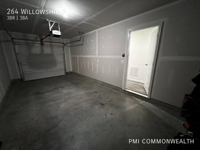 Foto del edificio - 264 Willowshire Ct