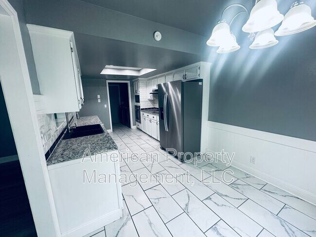 Building Photo - 7050 E 71st Ct