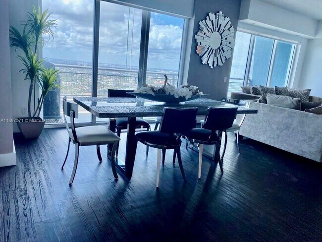 Foto del edificio - 60 SW 13th St