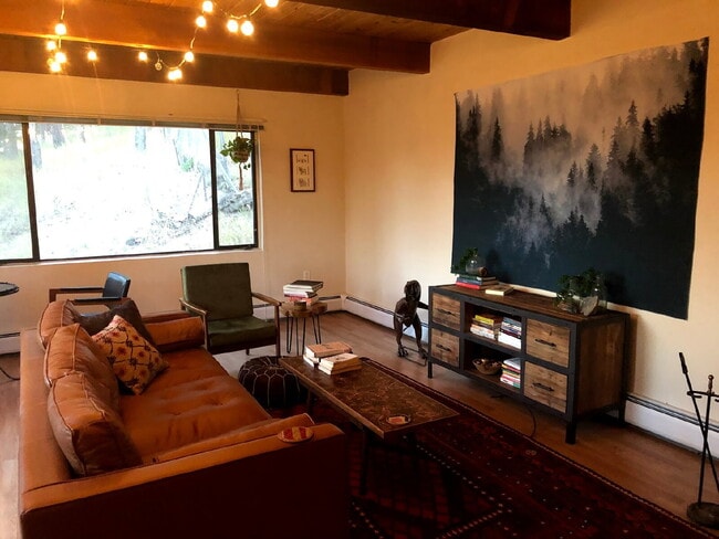 Building Photo - 3 Bed 2 Bath In The Pine Brook Hills Estate