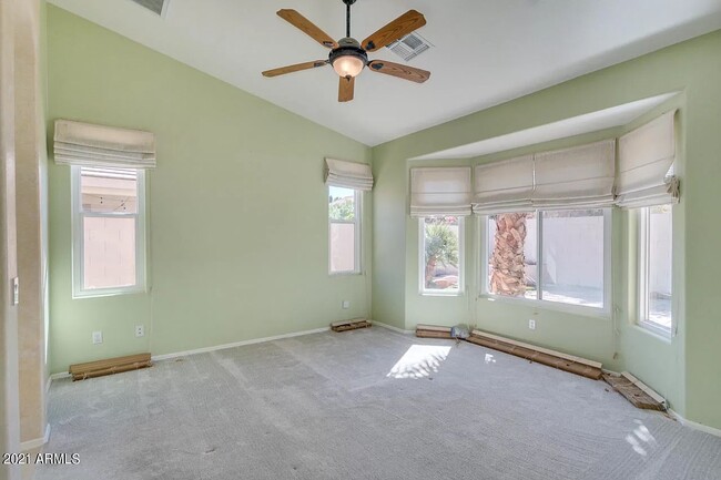 Building Photo - 1331 W Armstrong Way