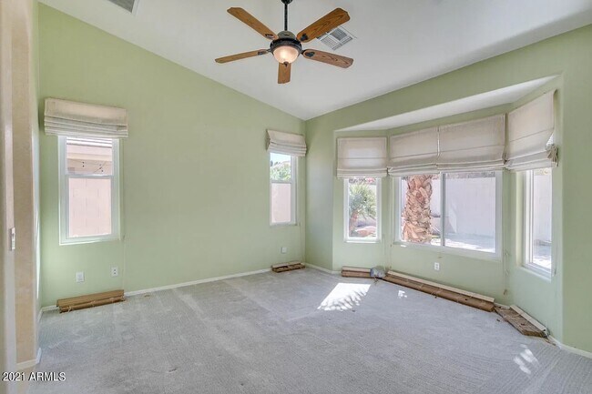 Foto del edificio - 1331 W Armstrong Way