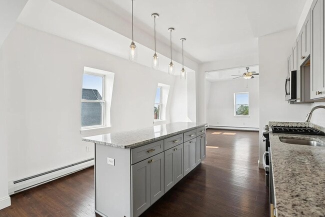 Building Photo - 13 Atlantic St