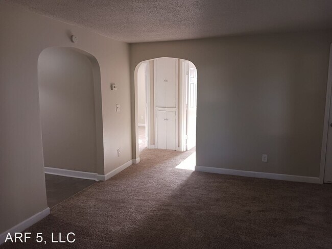 Foto del edificio - 3 br, 1 bath House - 6215 Lathrop Avenue