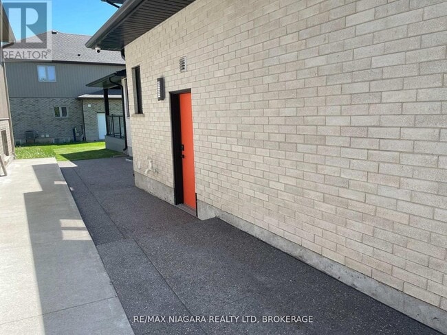 Building Photo - 6484 Sam Iorfida Dr