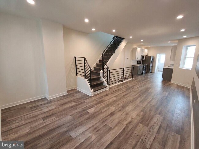 Foto del edificio - 5751 Larchwood Ave