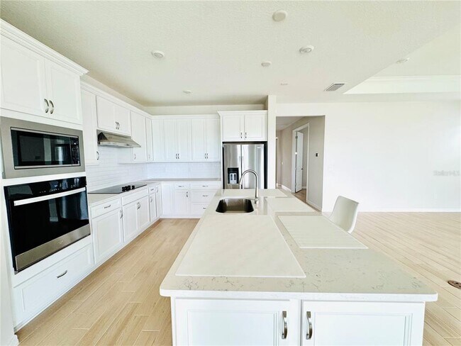 Foto del edificio - 6618 Willow View Ave
