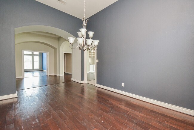 Building Photo - 28803 Davenport Dr