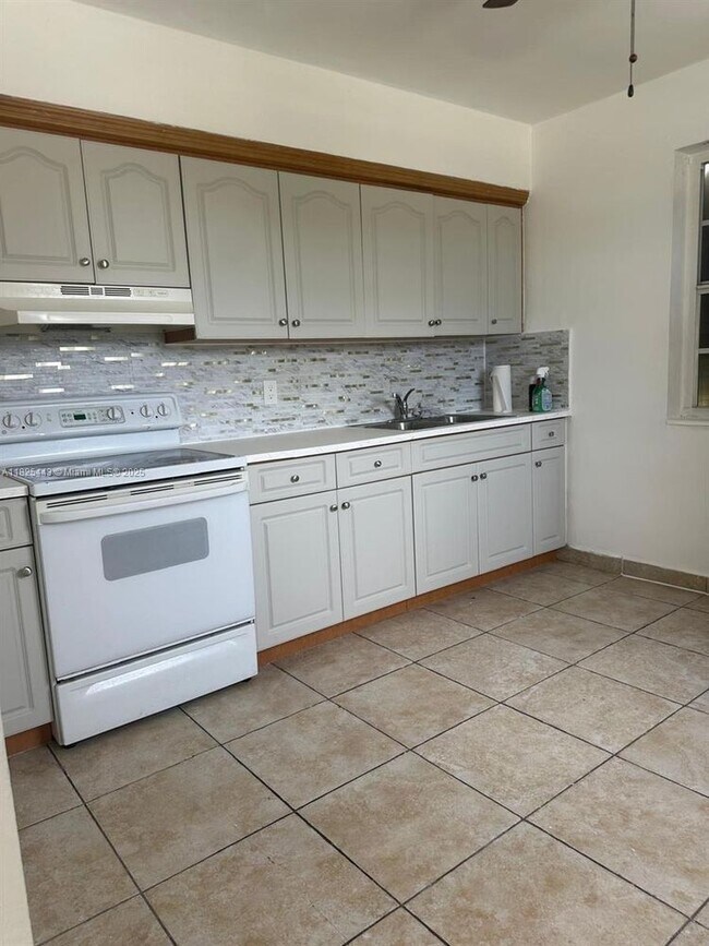 Foto del edificio - 3452 SW 7th St