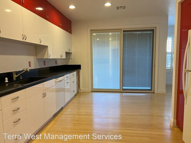 Building Photo - 2 br, 3 bath House - 251 S. Green Valley P...