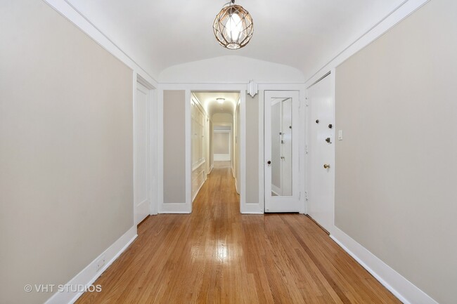 Building Photo - 935 W Winona St