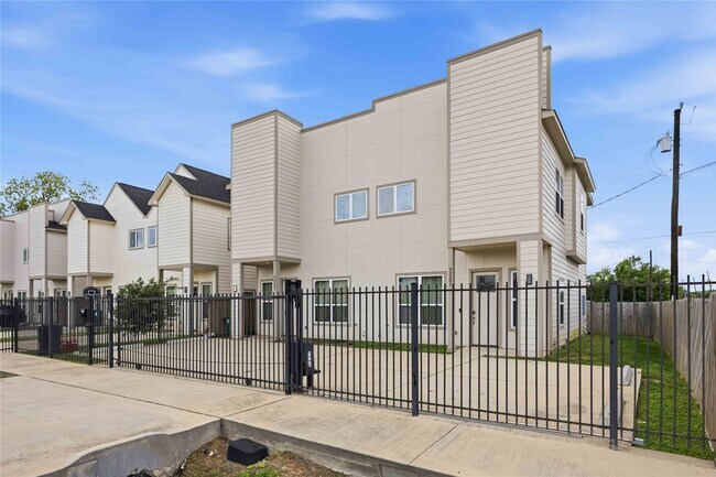 Foto del edificio - 9320 Coffee St