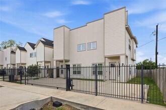 Building Photo - 9320 Coffee St