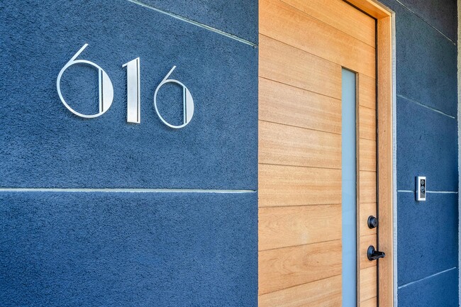 Foto del edificio - 616 W Ellis Ave