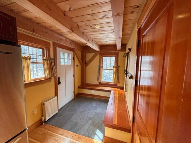 Building Photo - 62 Heights Rd