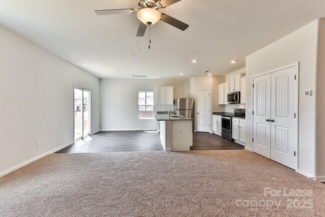 Foto del edificio - 6132 Ahoskie Dr
