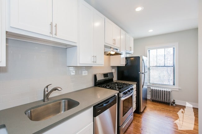 Photo - 1940 W Wilson Ave Apartment