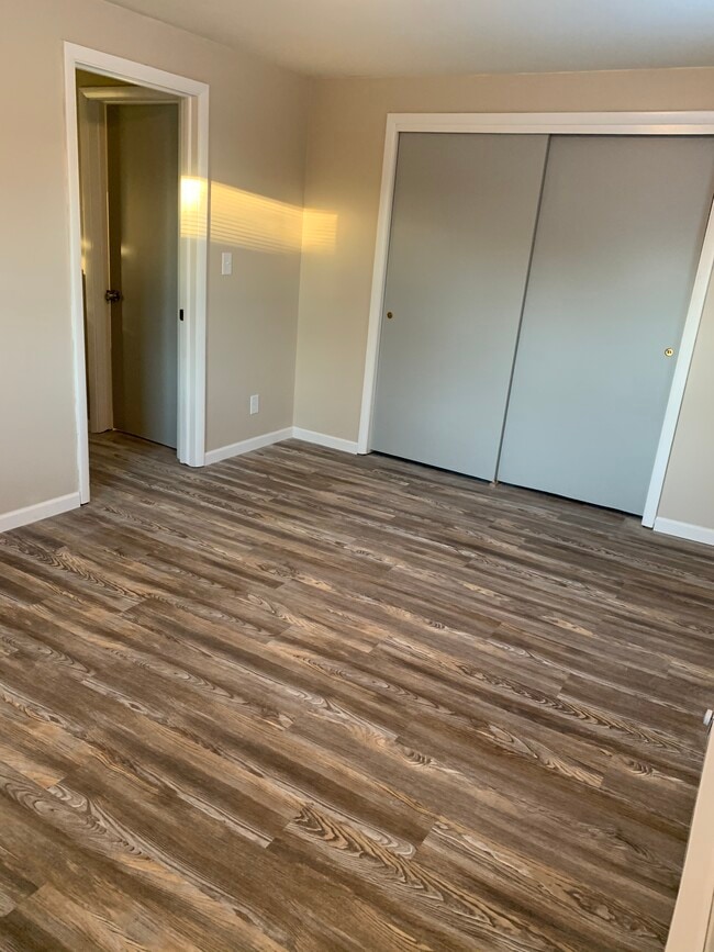 Bedroom / new base around floors - 944 Beiner Pl NE