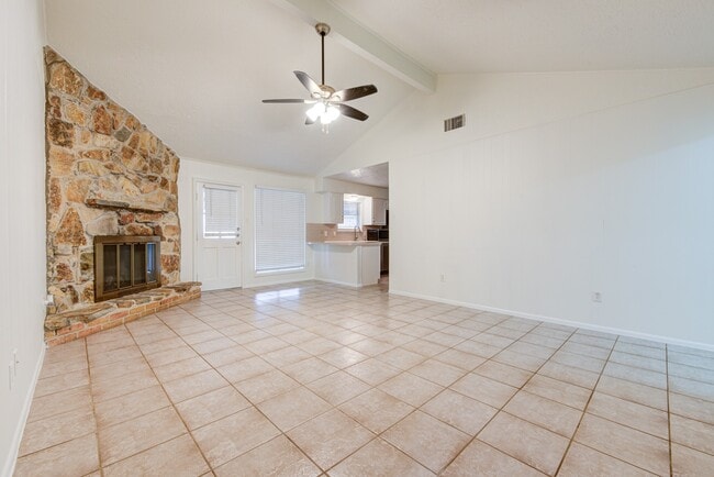 Building Photo - 2213 Baylor Dr